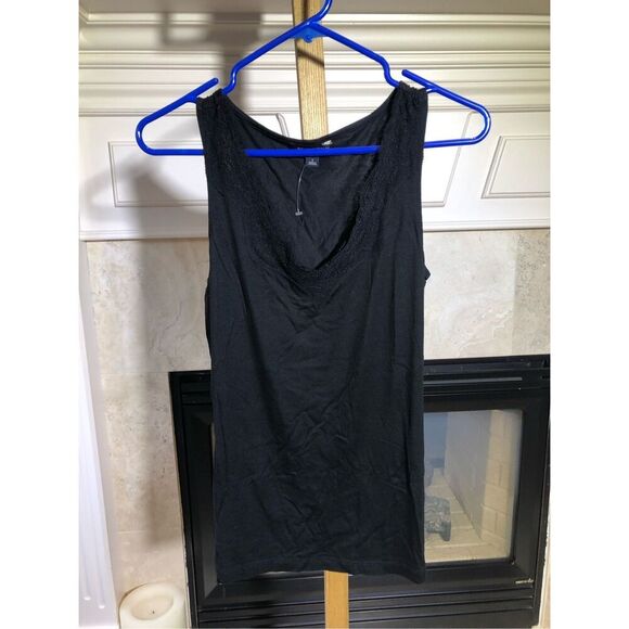 Banana Republic Women’s Black and Burgundy Camisoles Bundle of Two Size S NWOT - Picture 2 of 12